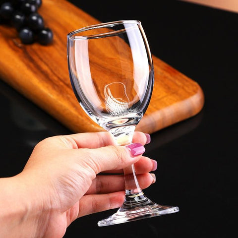 Premium crystal clear wine glass for red and white wine