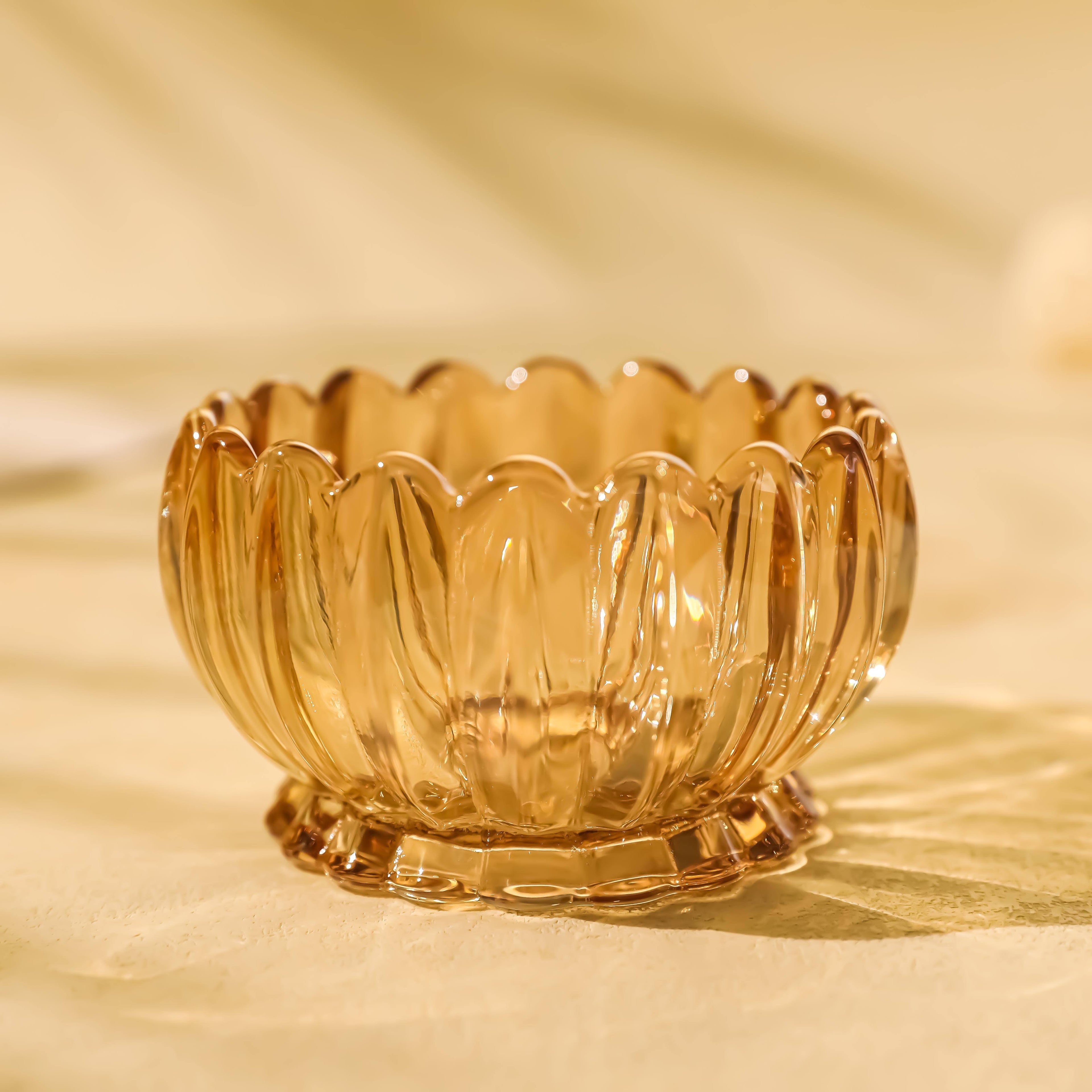 
Decorative glass serving bowl