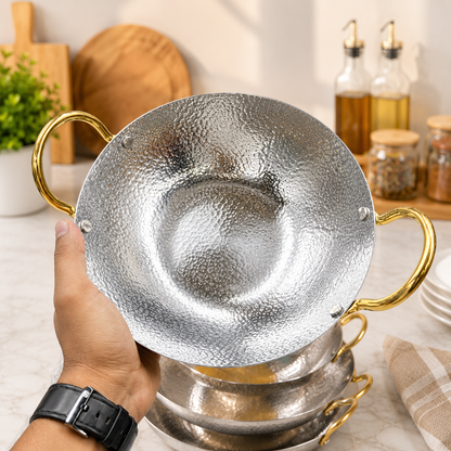
Deep non-stick frying pan for family meals