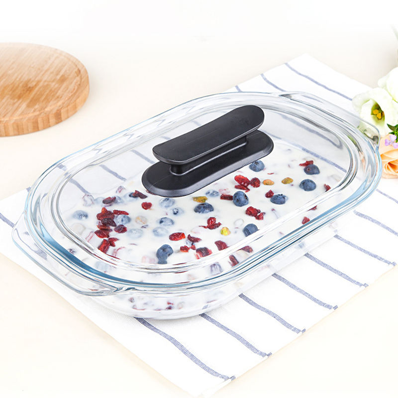 
Dishwasher-safe glass baking dish with lid