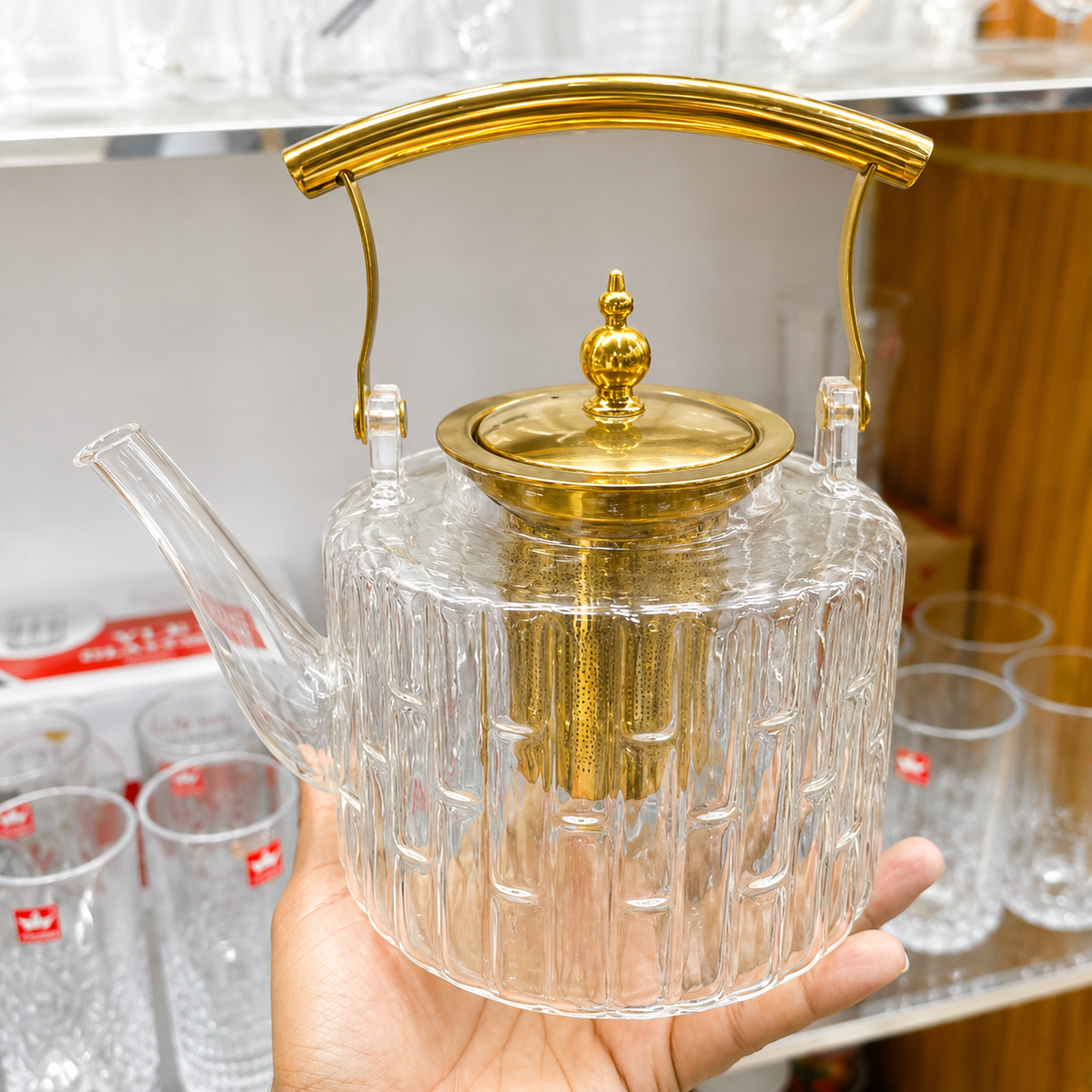 Heat-resistant borosilicate glass teapot with gold handle