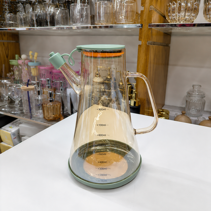 
Heat-resistant glass oil container with ergonomic handle