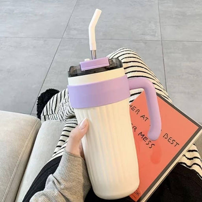 Large water tumbler with ergonomic handle for outdoor use