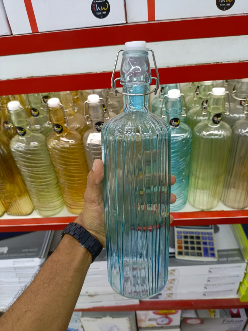 This elegant 1000ml glass bottle combines style and practicality for everyday use