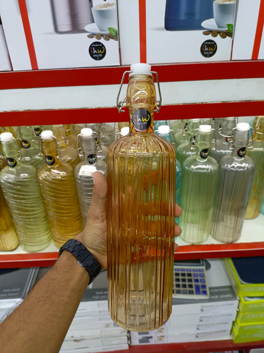 This elegant 1000ml glass bottle combines style and practicality for everyday use