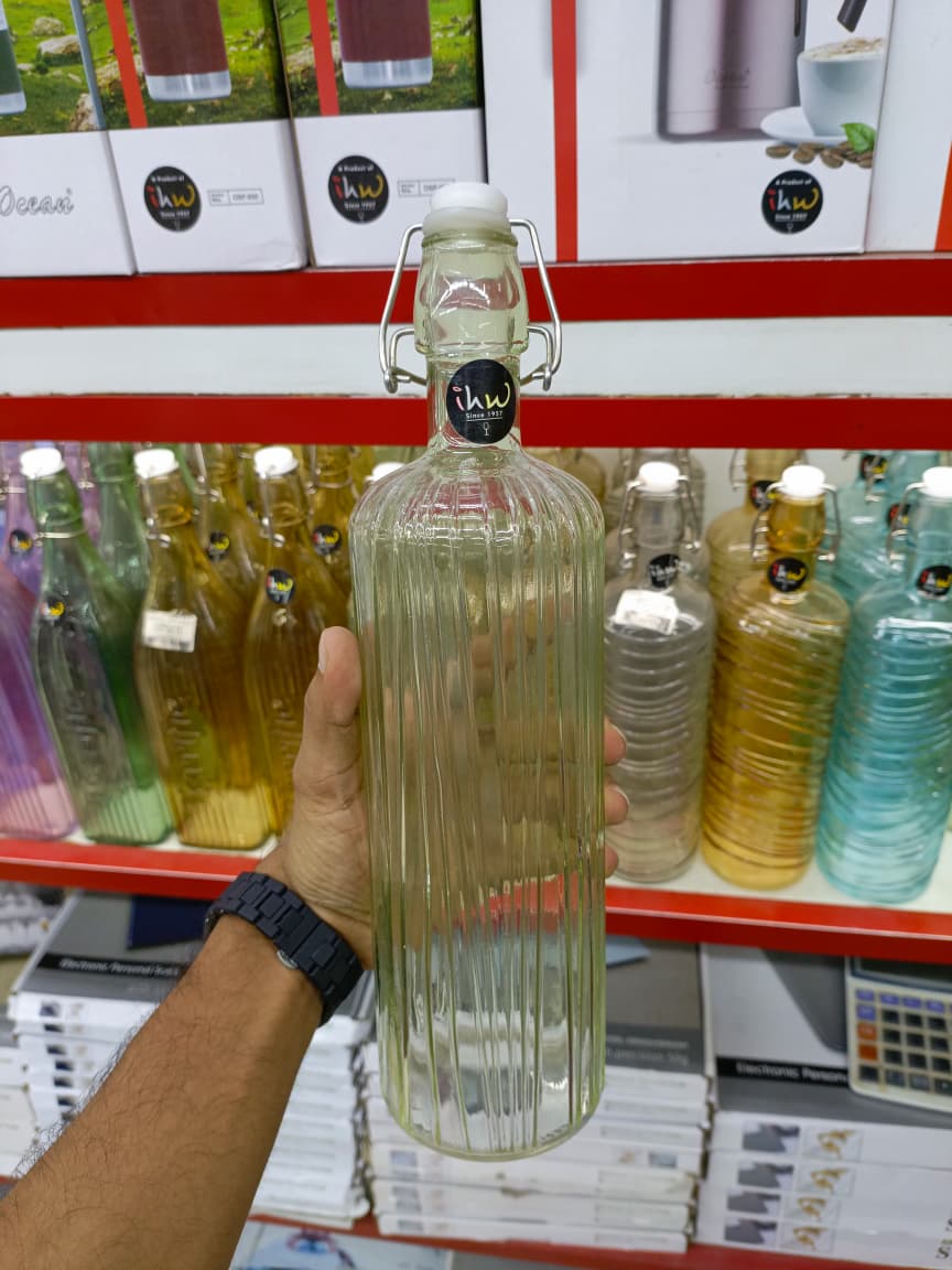 This elegant 1000ml glass bottle combines style and practicality for everyday use