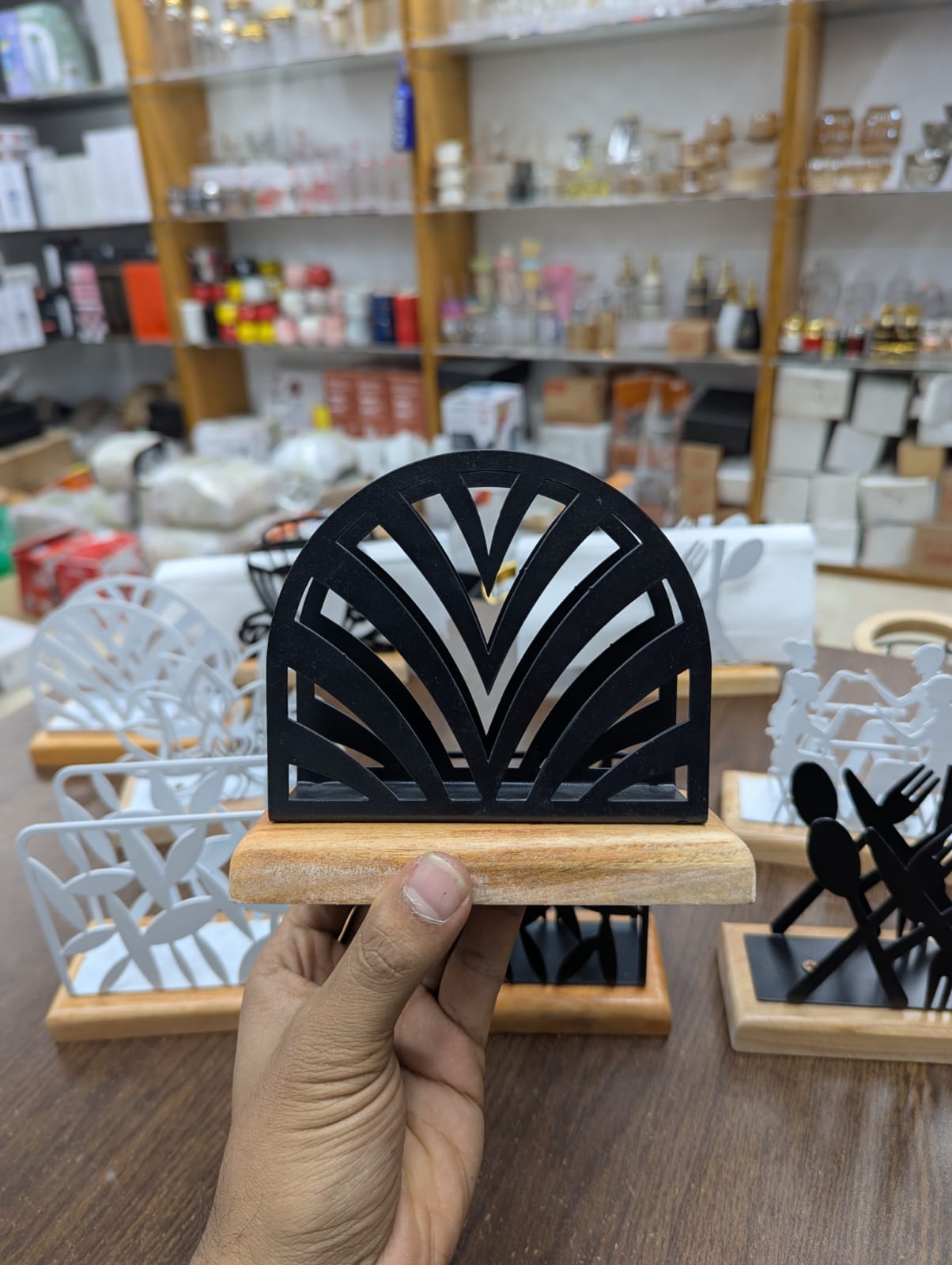 Modern Vertical Napkin Rack Metal Tissue Holder | Creative Kitchen Storage Rack for Restaurant & Cafe