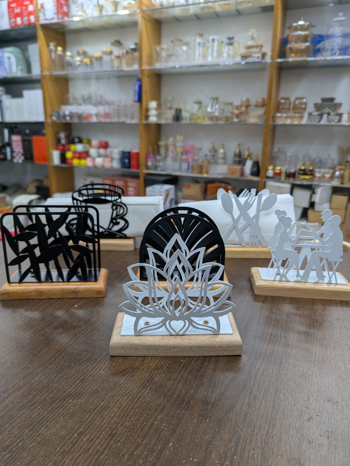 Modern Vertical Napkin Rack Metal Tissue Holder | Creative Kitchen Storage Rack for Restaurant & Cafe