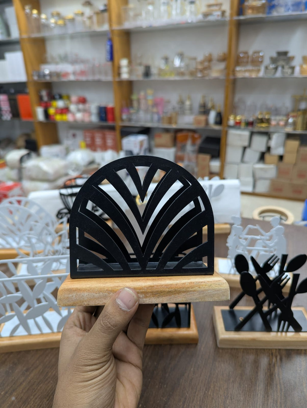 Modern Vertical Napkin Rack Metal Tissue Holder | Creative Kitchen Storage Rack for Restaurant & Cafe
