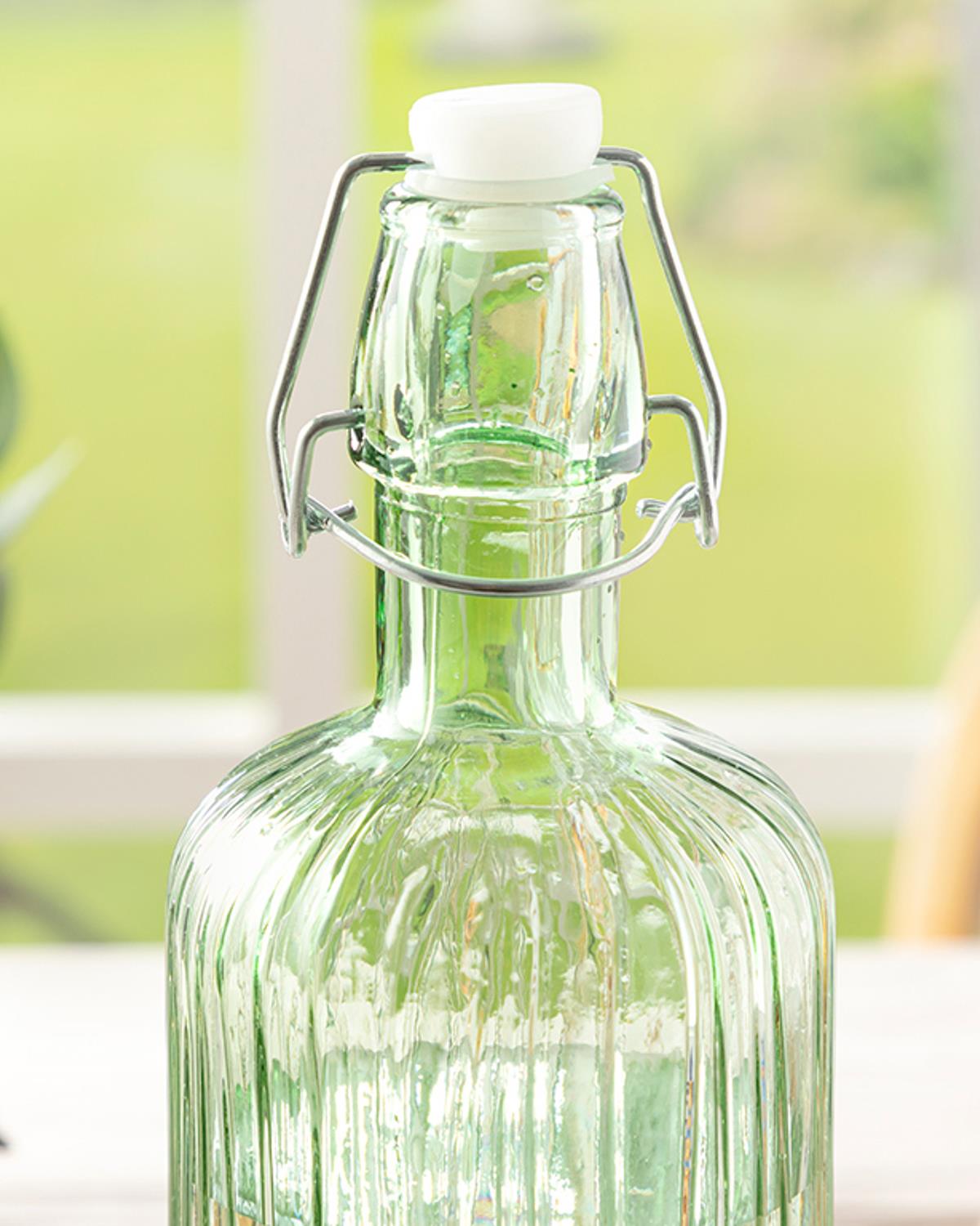 This elegant 1000ml glass bottle combines style and practicality for everyday use