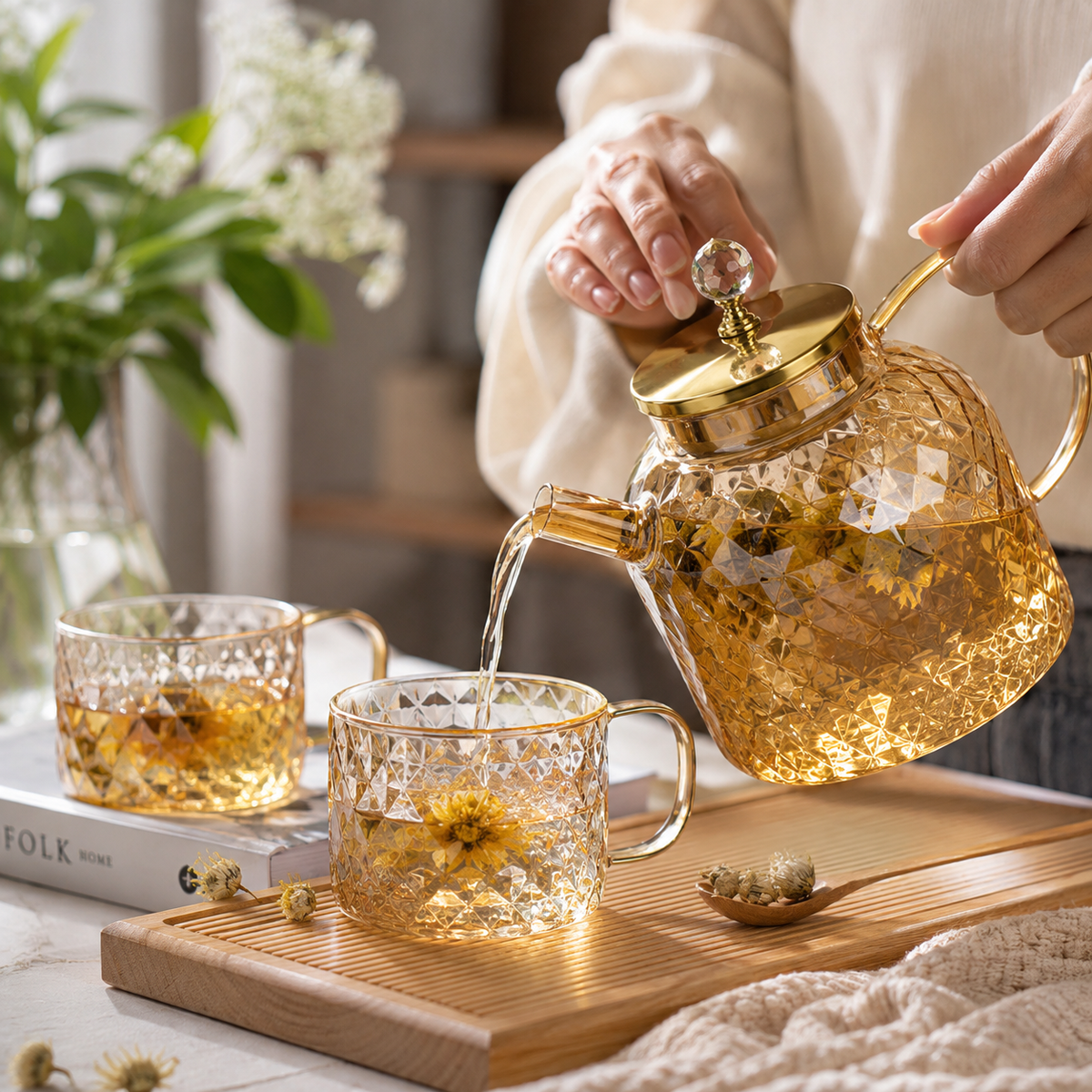 Modern Luxury Glass Pitcher with Lid | Large Capacity Water Jug & Tea Serving Pot with Handle